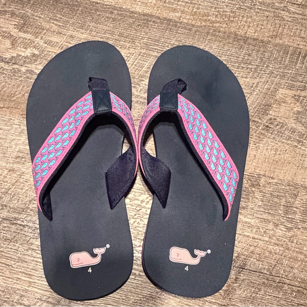 Vineyard Vines Boys Flip Flops – Size 5 – Navy/Pink Whale Print